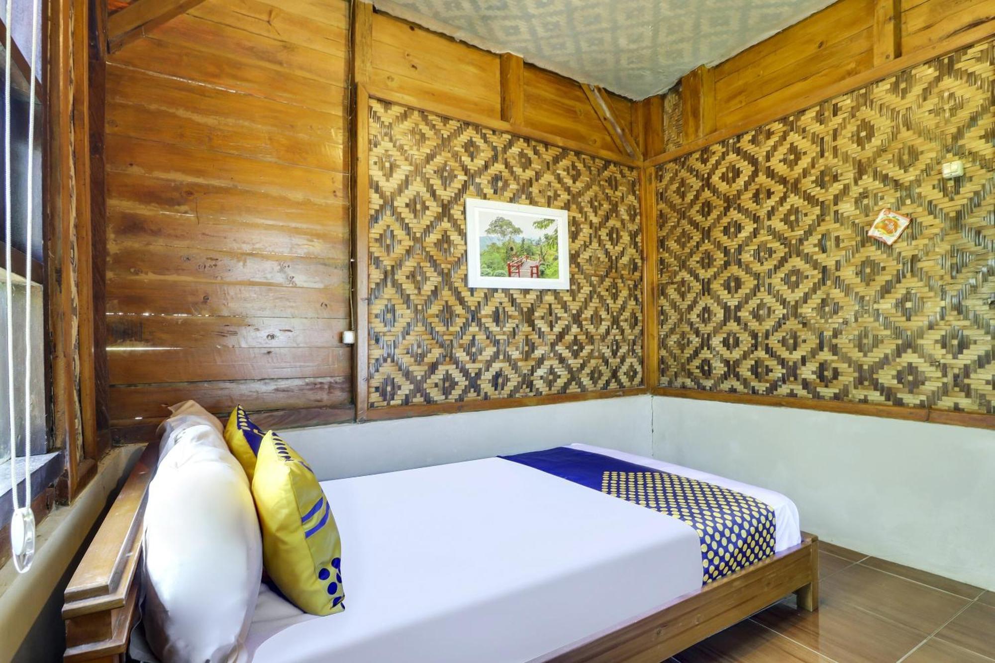 Oyo Homes 90956 Desa Wisata Guranteng Pendjalu Екстериор снимка