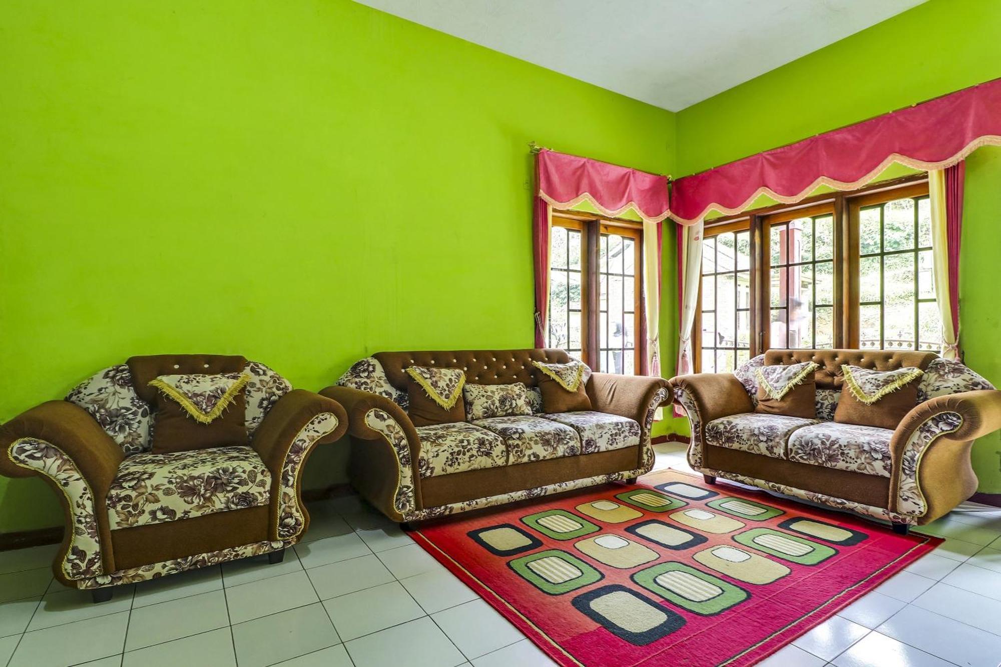 Oyo Homes 90956 Desa Wisata Guranteng Pendjalu Екстериор снимка