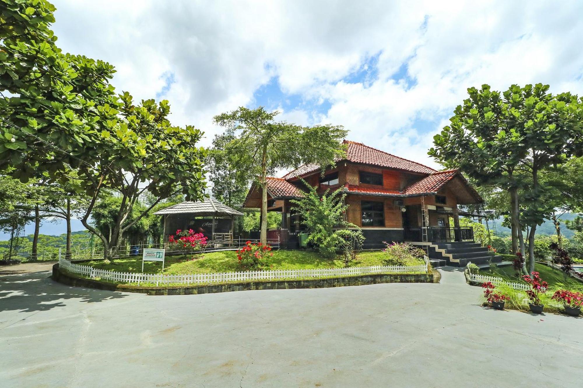 Oyo Homes 90956 Desa Wisata Guranteng Pendjalu Екстериор снимка