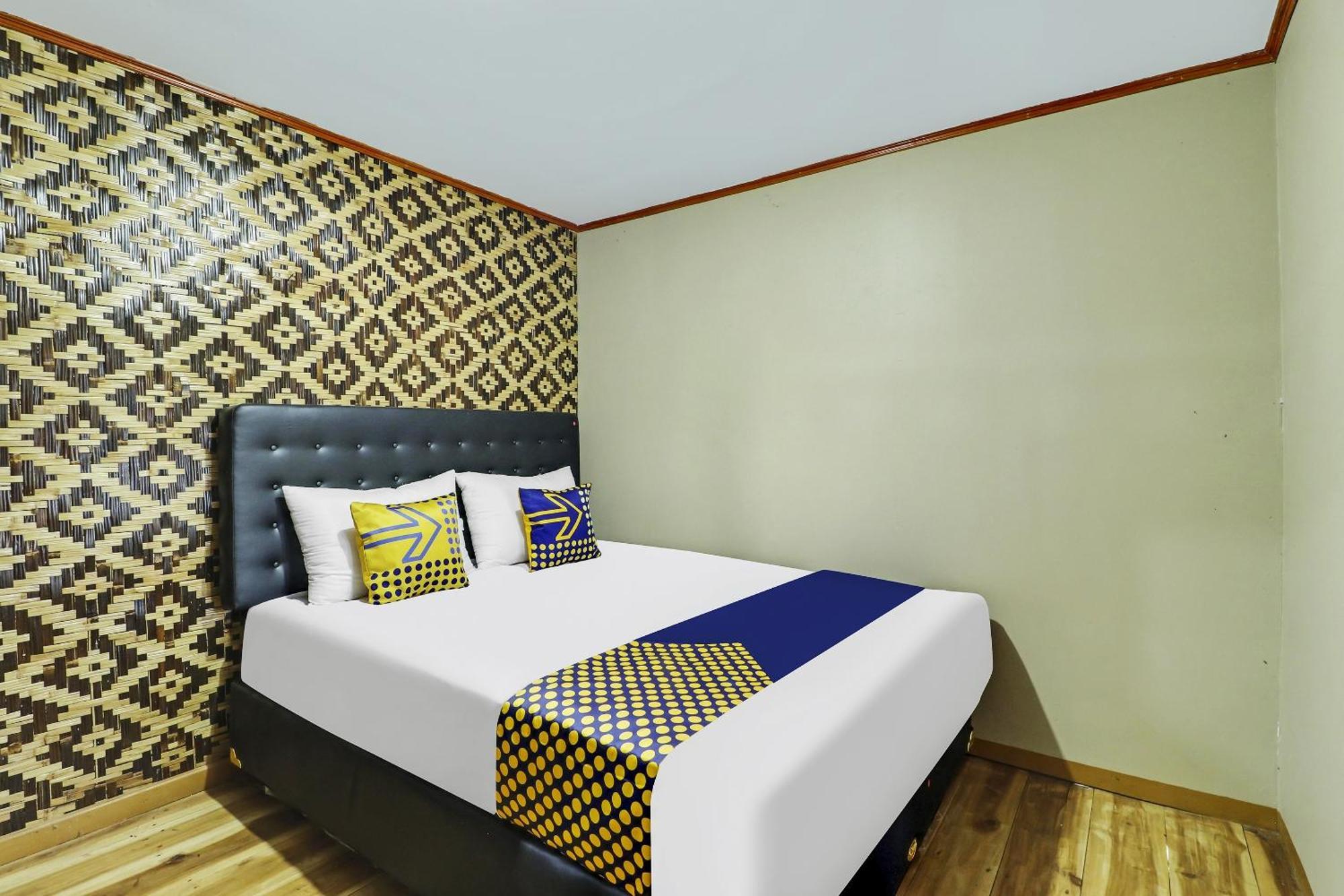 Oyo Homes 90956 Desa Wisata Guranteng Pendjalu Екстериор снимка