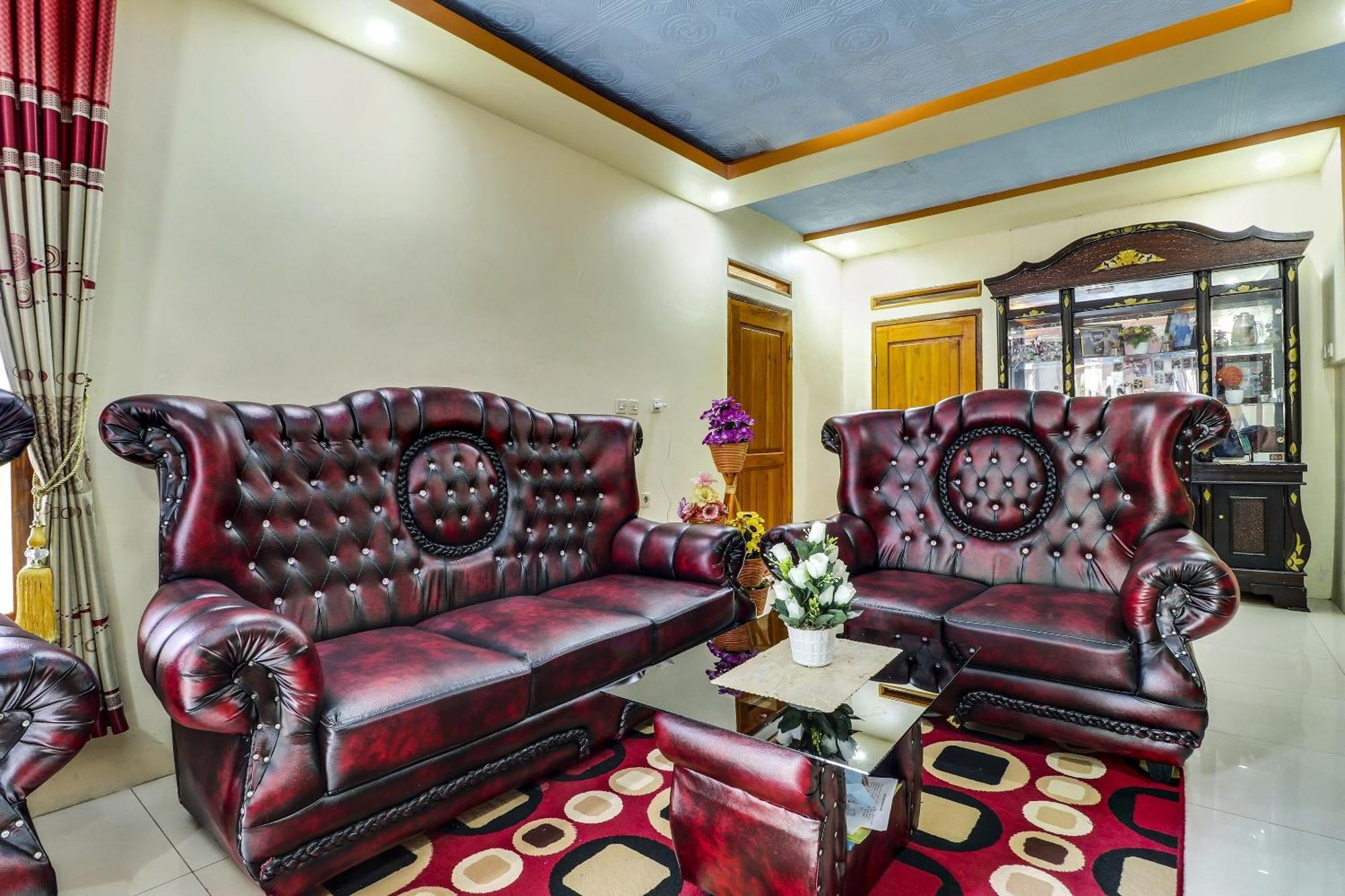 Oyo Homes 90956 Desa Wisata Guranteng Pendjalu Екстериор снимка